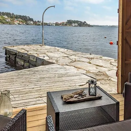 - Ved Sjoen Ferienhaus *