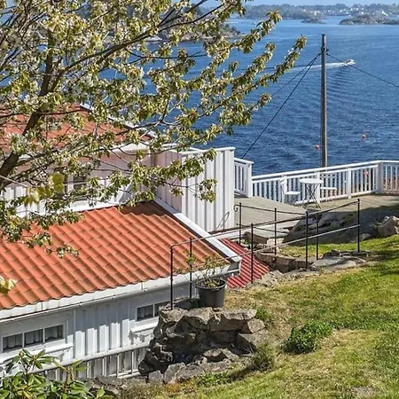 - Ved Sjoen * Arendal