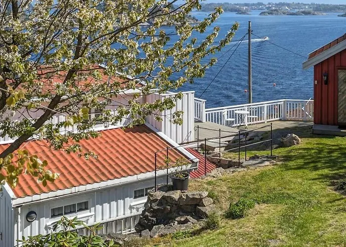 - Ved Sjoen * Arendal